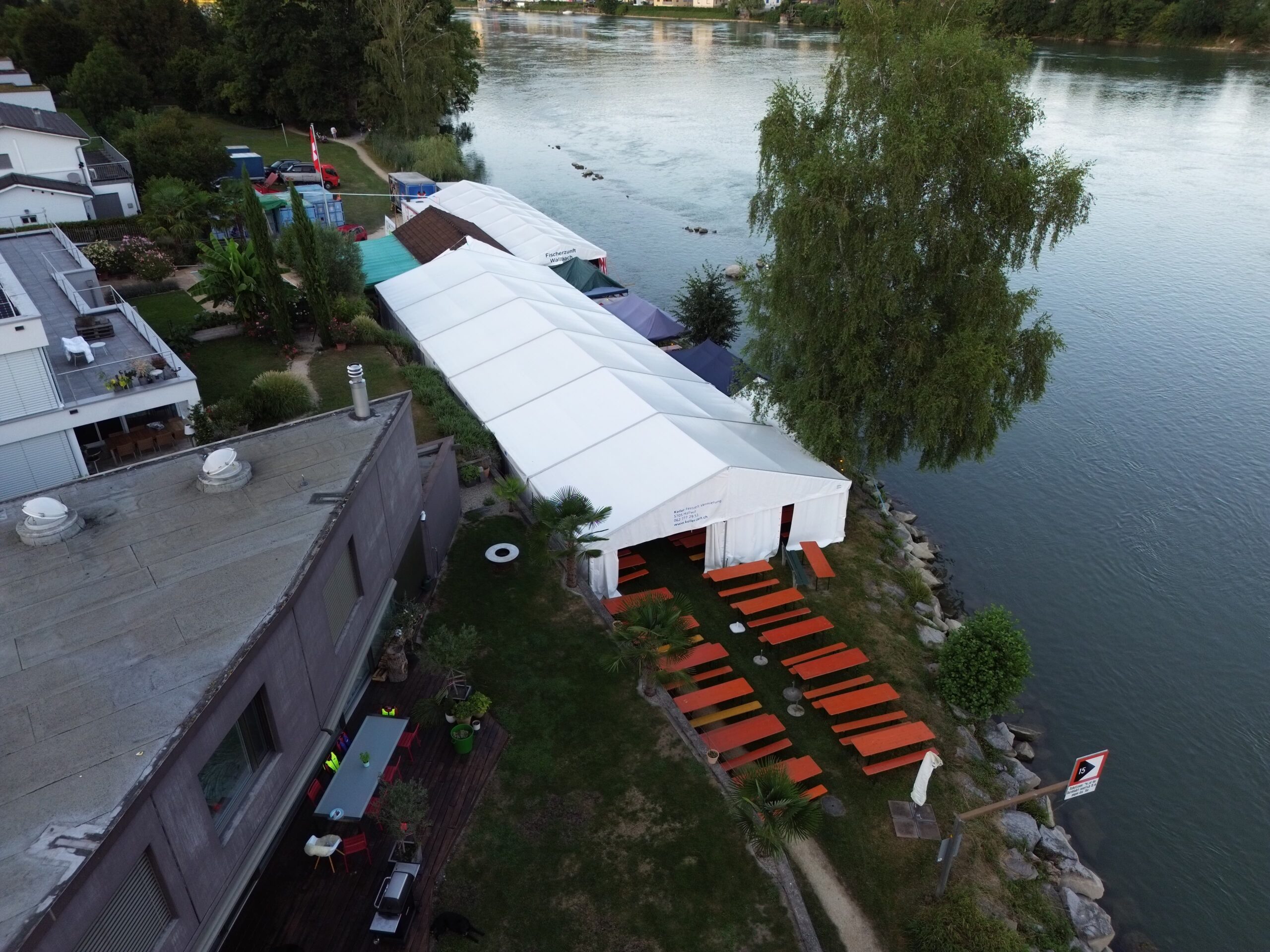 Festzelt am Rhein