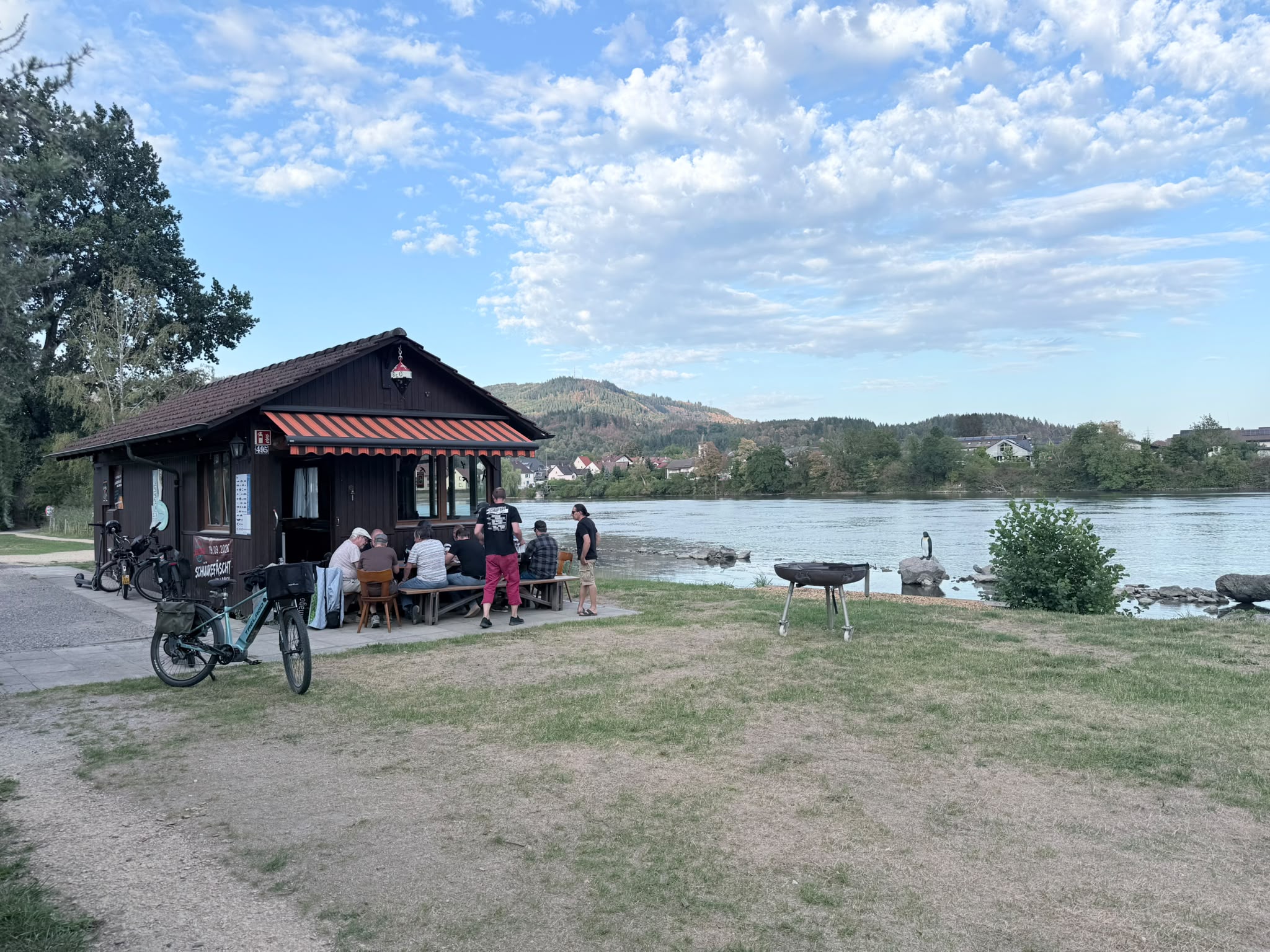Zunfthütte mit Gästen