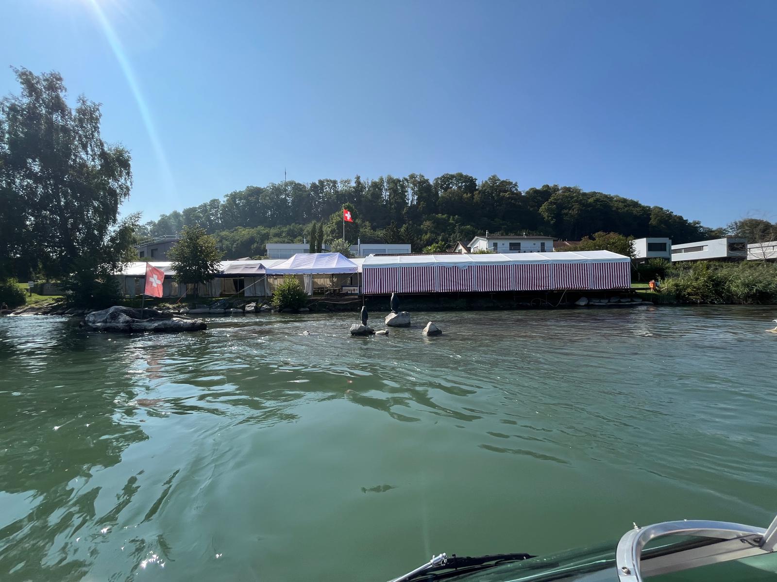 Blick vom Boot auf den Rhein