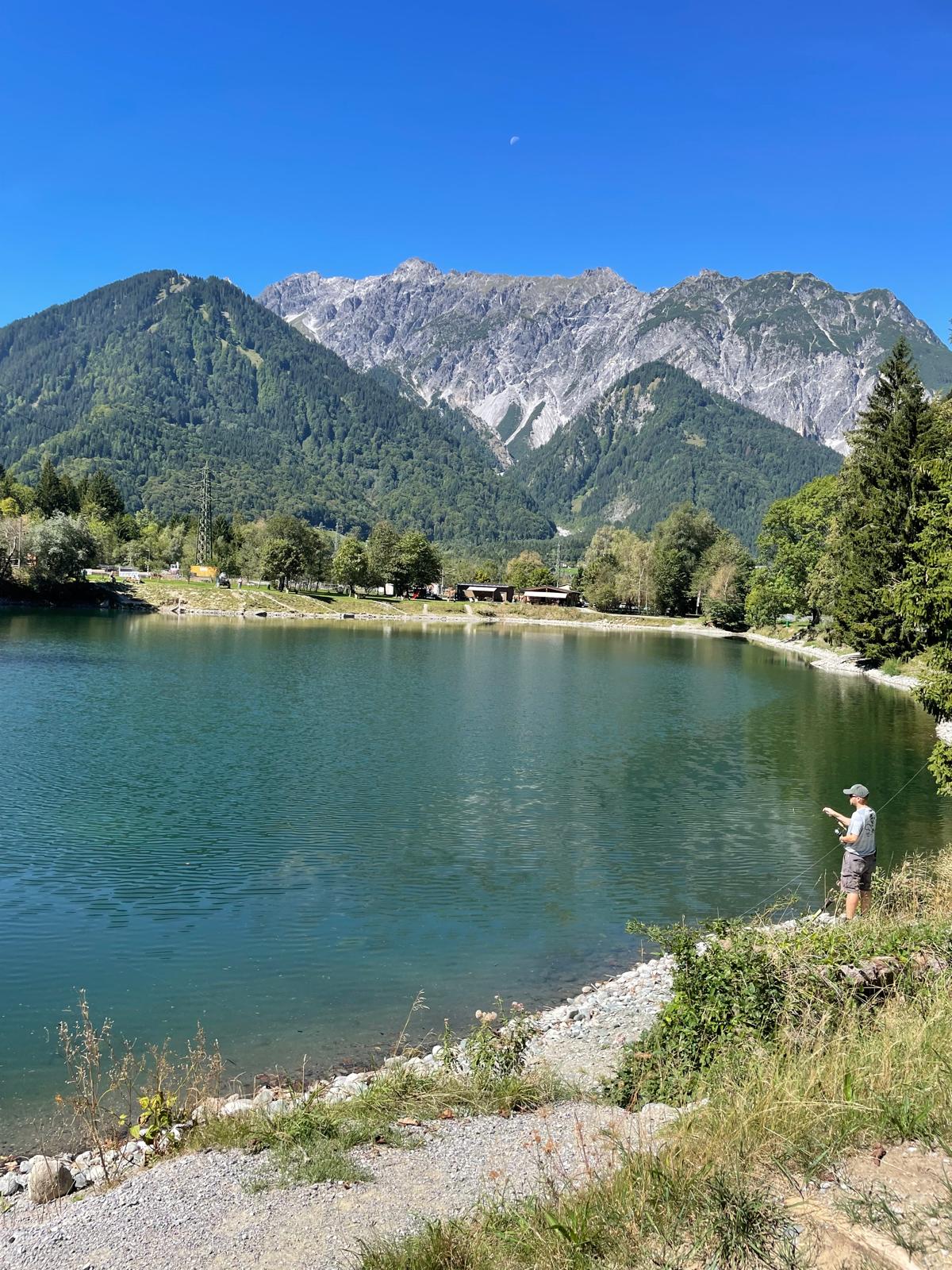 Bergpanorama am Hosensee im Montafon