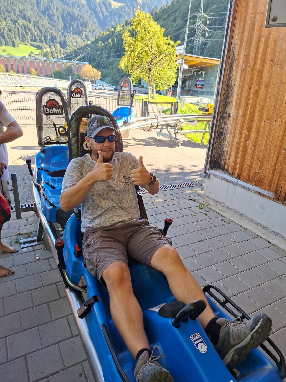 Mitglieder der Fischerzunft beim Sommerrodeln